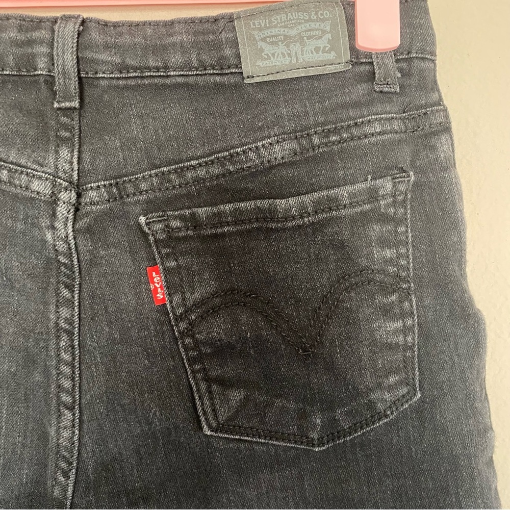 Levi’s High Rise Bike Short - Picture 7 of 7